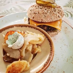 American burger at La Libelula Vegan Cafe in Fuengirola