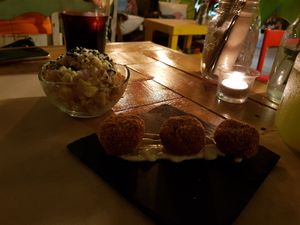 Nuggets de pollo & ensalada de arroz at La Libelula Vegan Cafe in Fuengirola