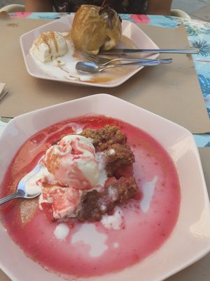 Apple and berry crumble at La Libelula Vegan Cafe in Fuengirola