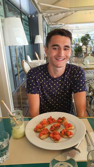 Bruschetta with green juice at Manifattura Di Gelato in Calheta