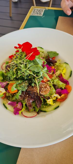 Salat Vegan at Manifattura Di Gelato in Calheta