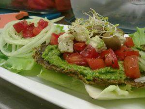 Raw vegan pizza at La Libellula Ristorante Bistrot in Udine