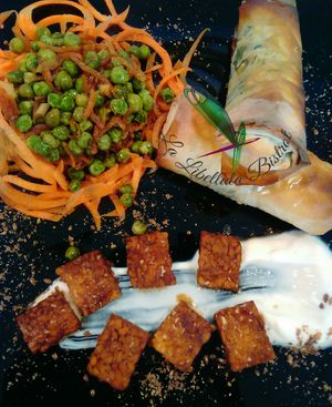 Involtini di riso e spinaci con piselli e temphe at La Libellula Ristorante Bistrot in Udine