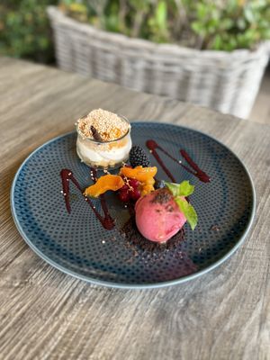 Veganes Dessert, einfach nur zum dahin schmelzen.   at Strandoase in Sylt