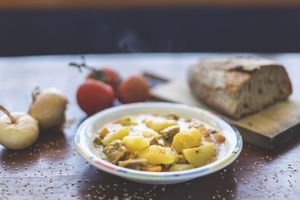 Seitan with potatoes at A Cova Dos Ratos in Vigo