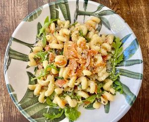 Carrot Lox Cavatappi by @chef_rojas! Sauté carrot lox, arugula, garlic & parmesan cheese. 
#NutFree #GlutenFree #SoyFree #Cavatappi #LunchMenu #KosherFood at Full Bloom in Miami Beach