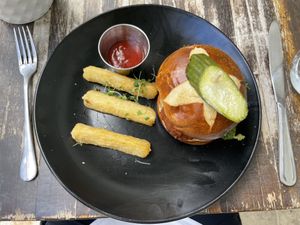 Loved the NASHVILLE HOT CHICKEN SANDWICH #Veganuary at Full Bloom in Miami Beach