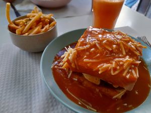 Francesinha vegan + sumo de abóbora,  maçã e gengibre at Folha Verde in Lisbon