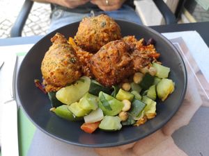 Pataniscas de tofu at Folha Verde in Lisbon