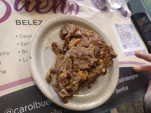 Crumble de maçã e amendoim at Folha Verde in Lisbon