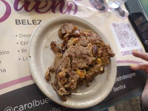 Crumble de maçã e amendoim at Folha Verde in Lisbon