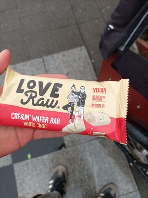 Wafer bar white choc ( Wie Bueno) at Twelve Monkeys Vegankrams in Hamburg