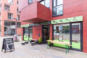 Außenansicht at Twelve Monkeys Vegankrams in Hamburg