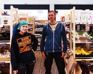 Sandra & Lasse at Twelve Monkeys Vegankrams in Hamburg