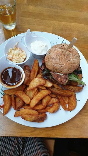 Soja Burger mit Wedges, veganer Mayo und Ketchup at Ronja in Muelheim