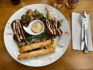 Warmer veganer Vorspeisenteller für 2 Personen at Ronja in Muelheim