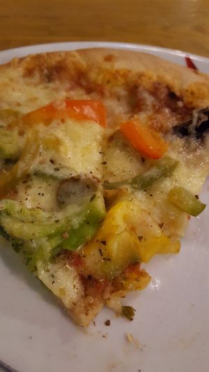 Pizza mit Paprika Brokkoli Champignons at Ronja in Muelheim