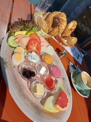 Gute Laune Frühstück als vegane Option at Ronja in Muelheim