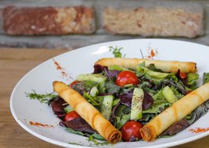 Wildkräuter Salat Mix mit gefüllte Blätterteigröllschen gefüllt mit Kartoffeln  at Ronja in Muelheim