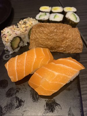 Sushi mit veganem Lachs at Okinii in Dusseldorf