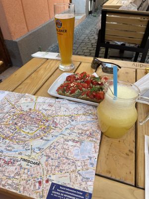 Bruschetta mir Basilikum-Pinienkern-Pesto  at BIOFresh in Timisoara