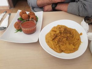 Chiftele cu sos de rosii & Dahl at BIOFresh in Timisoara