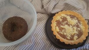 Chocolate donut and nougat tarte at Ümis Cafe in Munich