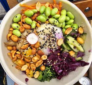 Mango satay chick'n sushi bowl at Happy Maki in Brighton