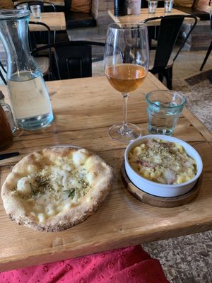 Orange wine, Mac & cheeze and garlic flatbread (all vegan & gluten-free)  at Purezza in Brighton
