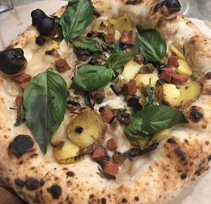 Vegan meat and potatoes 🤩 at Purezza in Brighton