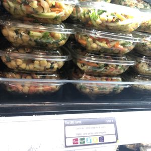 Hummus vegan salad pots  at CDG - EXKi - T2D in Roissy-en-france