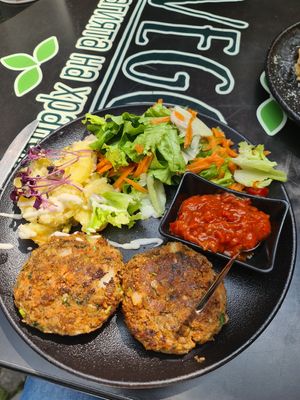 Linsenfrikadellen mit Kartoffelsalat und Ajvar at Veggic in Plovdiv