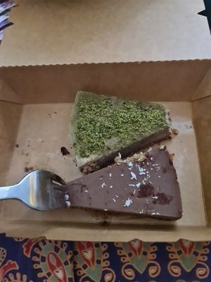 Schoko- und Marzipankuchen at Veggic in Plovdiv