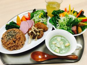 Daily lunch set 

 Lunch plate + Salad bowl + Soup + 　Drink
(One time limited buffet)
​ at Kaemon Asakusa in Tokyo