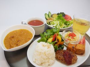 Massaman Curry Set 2000yen(Including tax)
Massaman Curry +  lunch plate + Salad bowl + Soup + 　Drink at Kaemon Asakusa in Tokyo