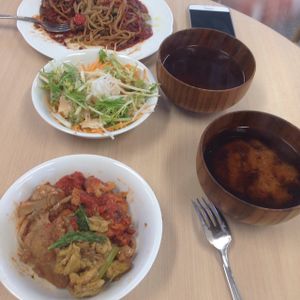 lunch options: soy meat, carrot and quinoa soup, mushroom miso, gorgeous fresh veggies with MUST TRY sesame dressing, Gluten Free pasta at Kaemon Asakusa in Tokyo