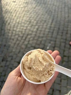 Veganes Haselnusseis  at Eis Cafe De Lorenzo in Saarbrucken