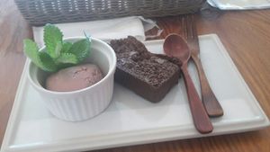 Dessert (chocolate cake and ice-cream) at Hibi-No-Kate in Yonago