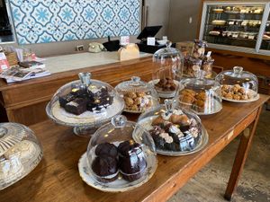 Muffins, brownies, croissants... at La Besnéta in Barcelona