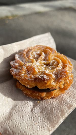 Alfajor de boniato  at La Besnéta in Barcelona