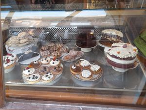 Tartlettes like the ones in front cost 5€/each e.g. at La Besnéta in Barcelona