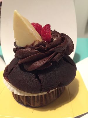 Chocolate muffin with white chocolate topping  at La Besnéta in Barcelona