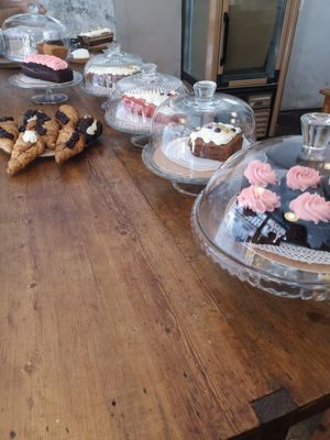 Cupcakes and croissants at La Besnéta in Barcelona