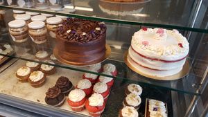 Cakes and cupcakes at La Besnéta in Barcelona