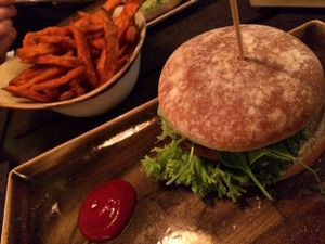 butterbirne with sweet potatoe fries   at Hans im Glück - Isartorplatz in Munich
