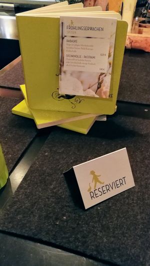 table at Hans im Glück - Isartorplatz in Munich