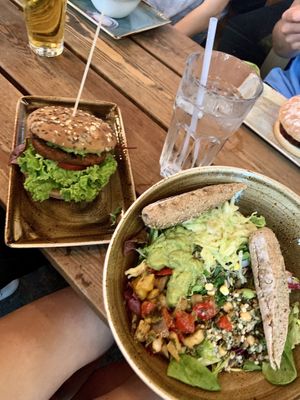 vegan burger and vegan bowl at Hans im Glück - Isartorplatz in Munich