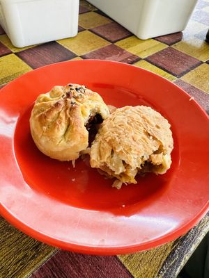 Vegetarian Char Siew Bun and Crispy Curry Puff  at Tian Xia vegetarian 天下素食 in Johor Bahru