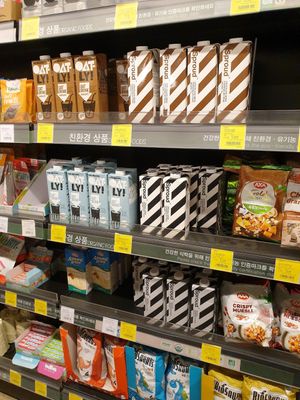 plenty of plant milks at Saruga Organic Supermarket 사러가 슈퍼마켓 in Seoul