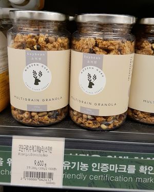 plant-based granola at Saruga Organic Supermarket 사러가 슈퍼마켓 in Seoul